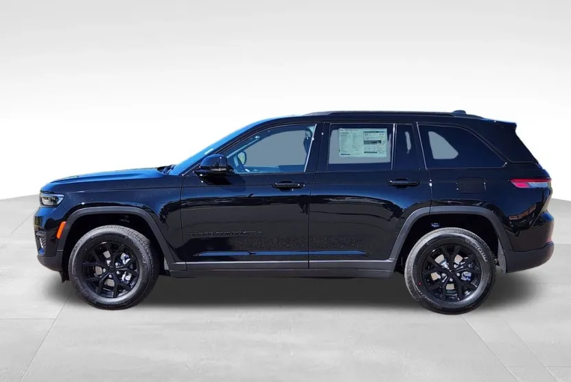 2025 Jeep Grand Cherokee Altitude photo 1