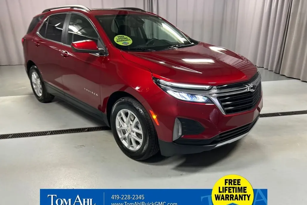 2024 Chevrolet Equinox LT photo 1