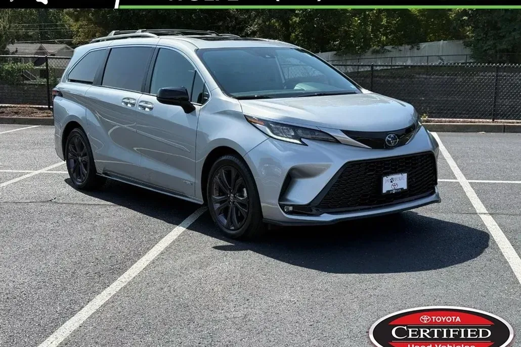 2021 Toyota Sienna XSE photo 1