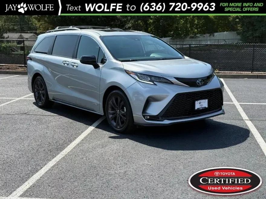 2021 Toyota Sienna XSE photo 1