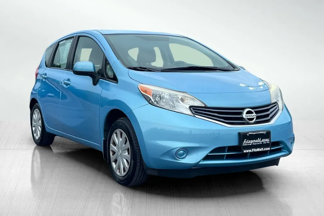 2014 Nissan Versa Note SV photo 1