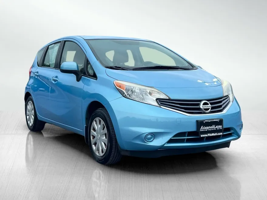 2014 Nissan Versa Note SV photo 1