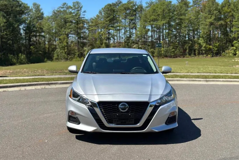 2019 Nissan Altima 2.5 S photo 1