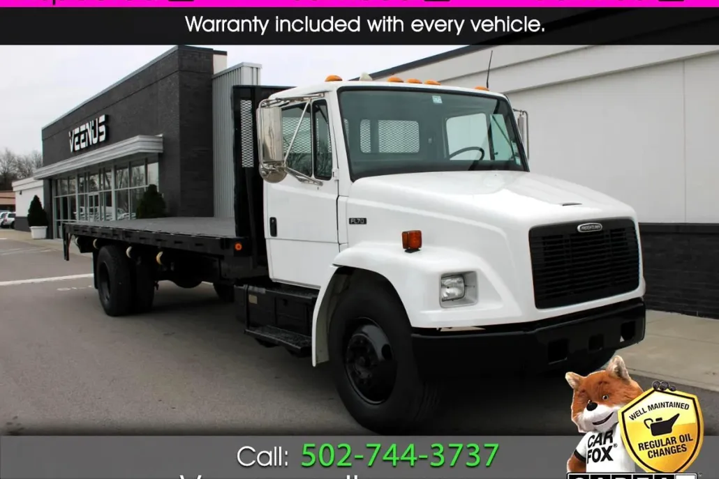 2000 Freightliner FL70 photo 1