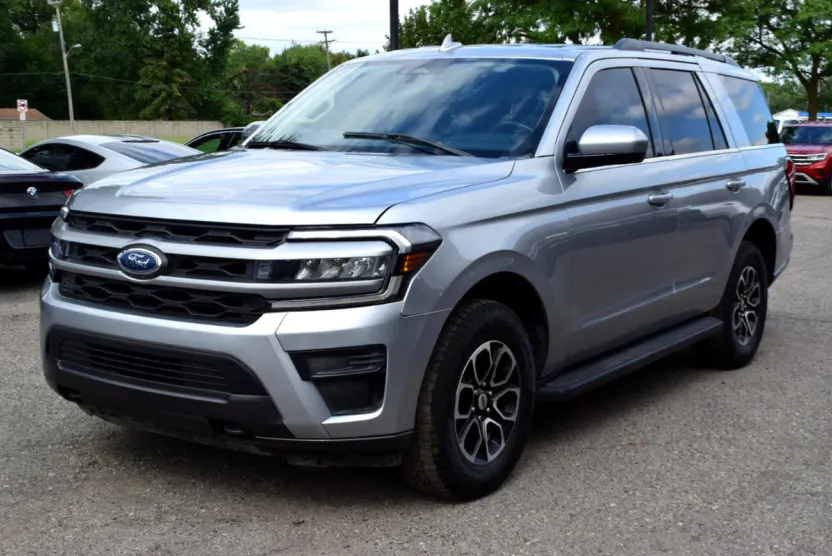 2022 Ford Expedition XLT photo 1