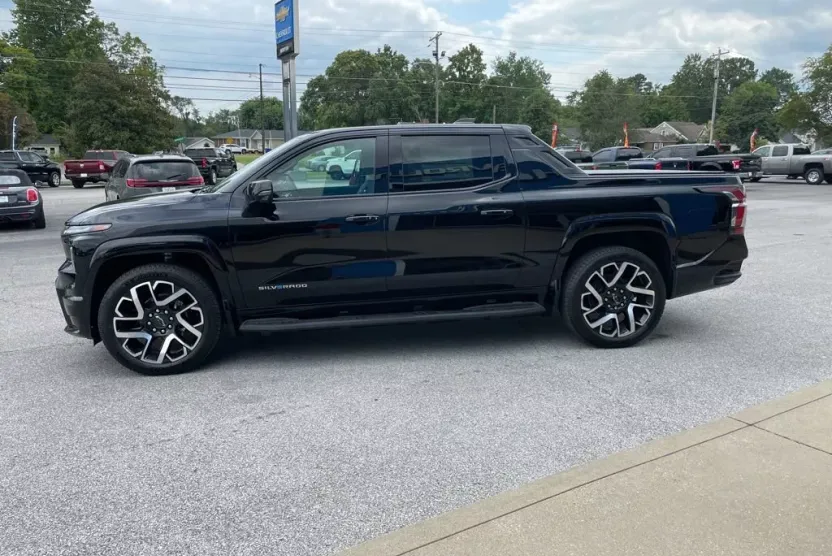 2024 Chevrolet Silverado EV RST photo 1
