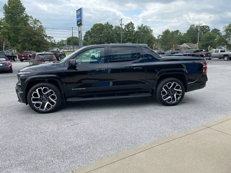 2024 Chevrolet Silverado EV RST photo 1
