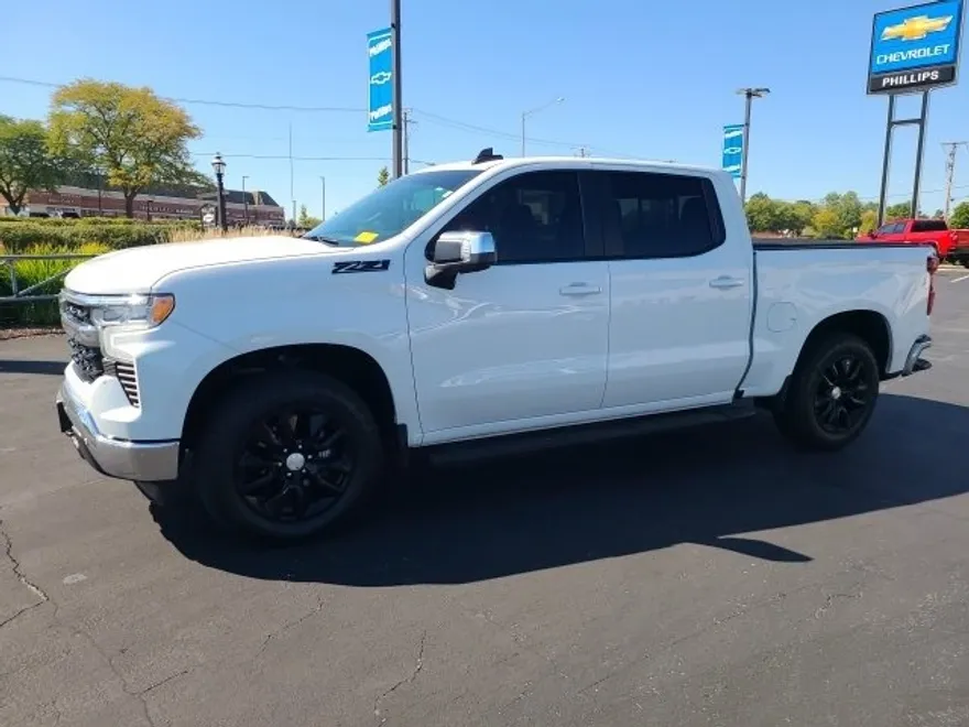 2024 Chevrolet Silverado 1500 LT photo 1