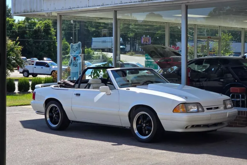1993 Ford Mustang LX Convertible photo 1
