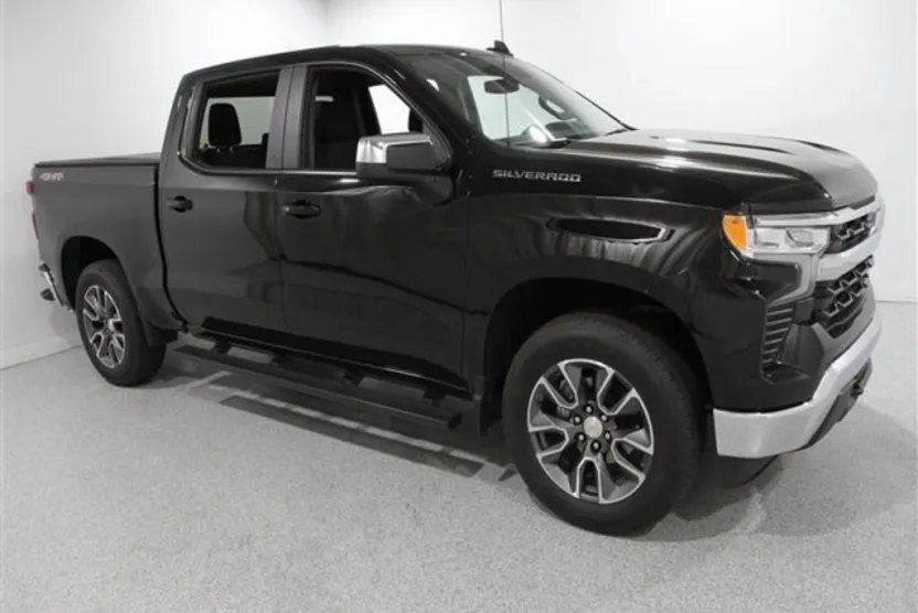 2024 Chevrolet Silverado 1500 LT photo 1