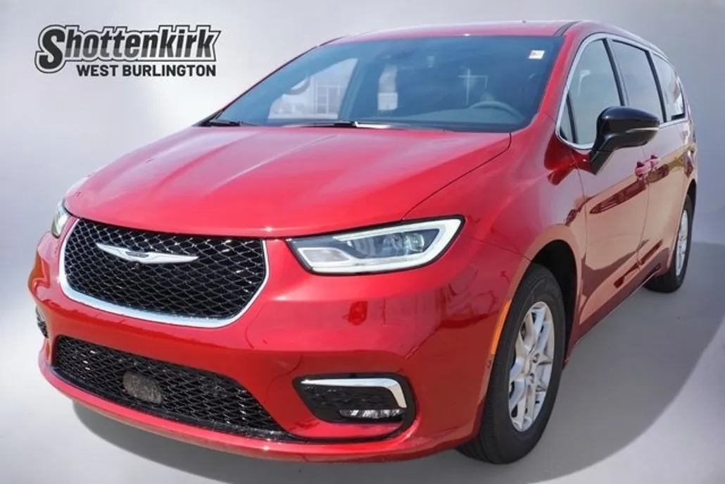 2025 Chrysler Pacifica photo 1