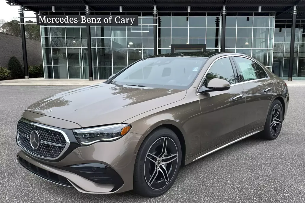 2026 Mercedes Benz E 4MATIC Sedan photo 1