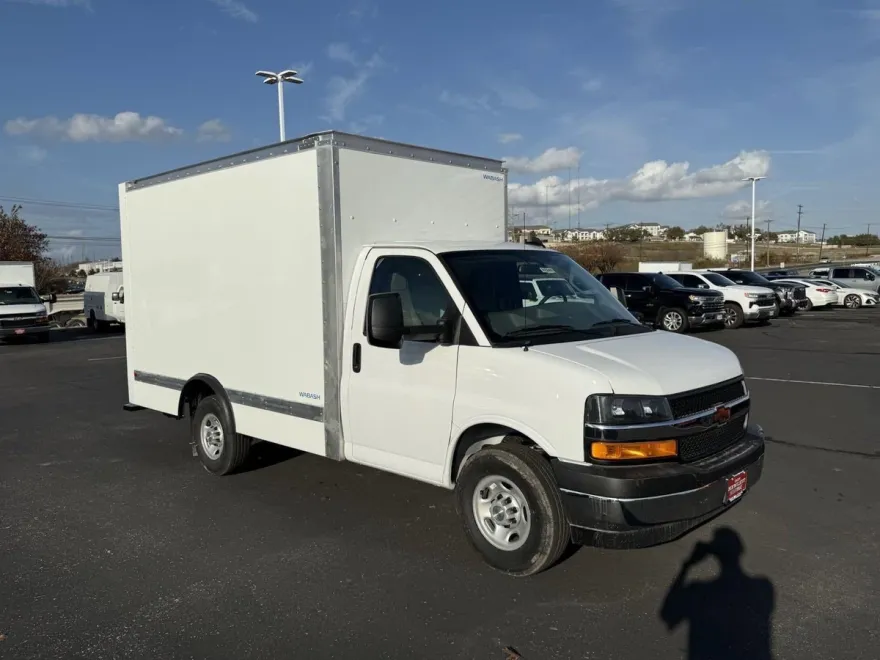 2024 Chevrolet Express Cutaway 3500 photo 1