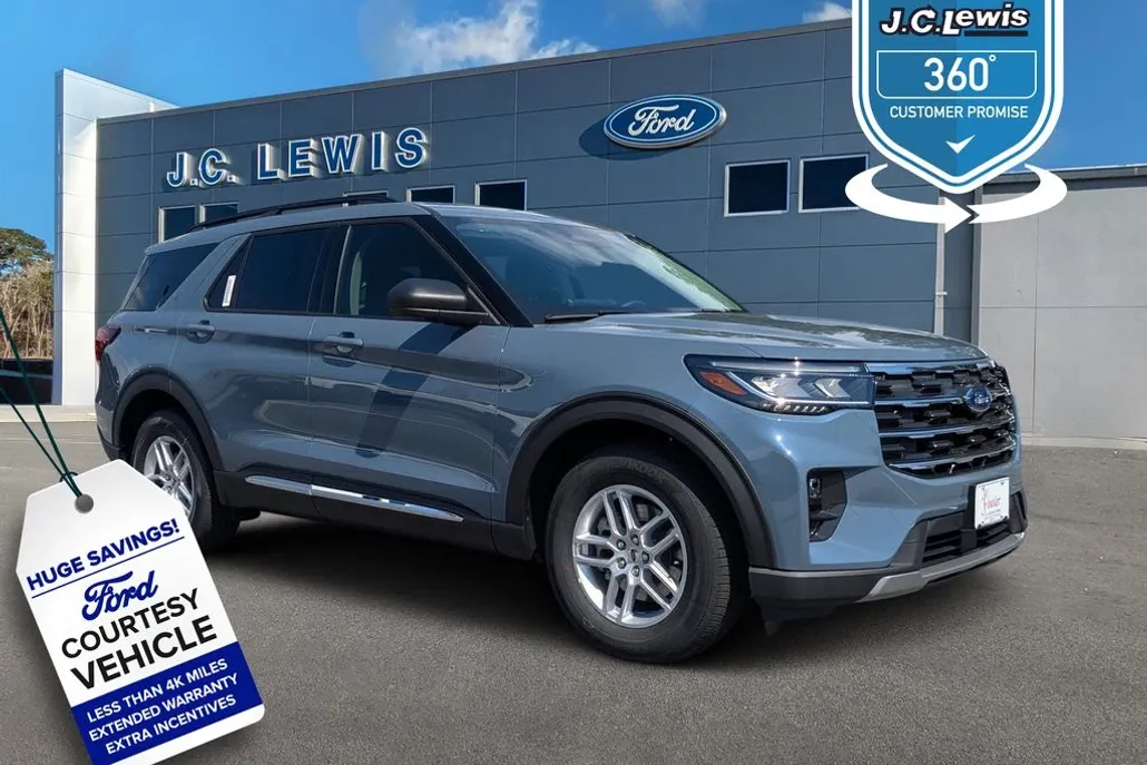 2025 Ford Explorer photo 1