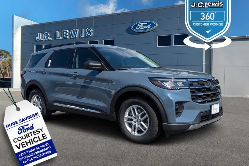2025 Ford Explorer photo 1