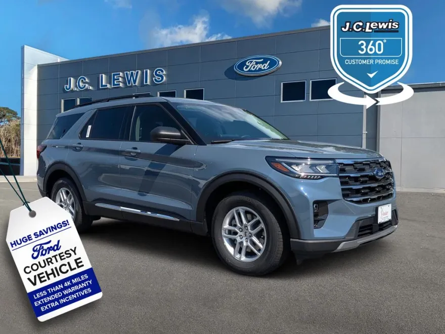 2025 Ford Explorer photo 1