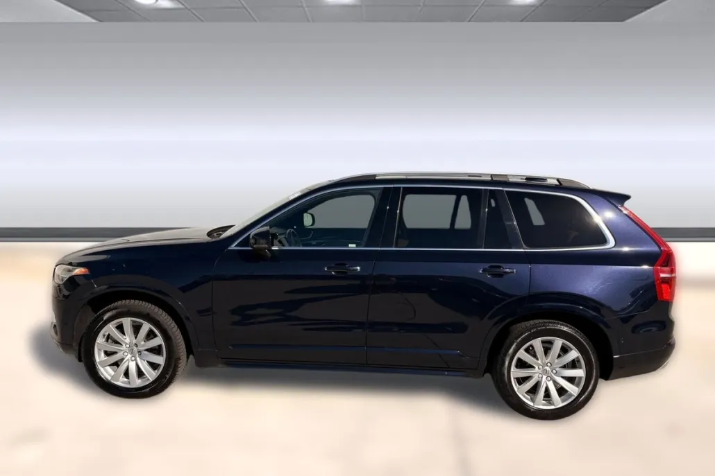 2016 Volvo XC90 T6 Momentum photo 1