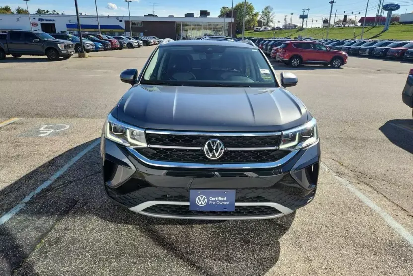 2024 Volkswagen Taos SEL photo 1