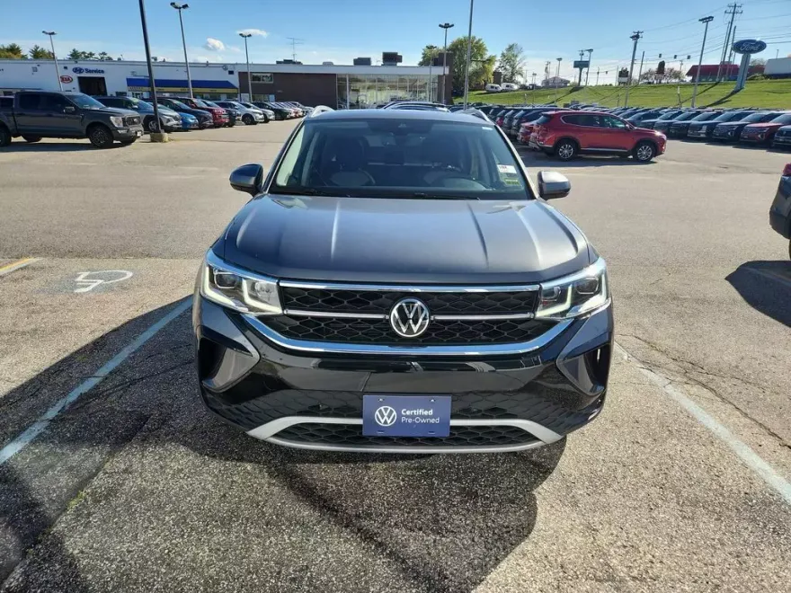 2024 Volkswagen Taos SEL photo 1
