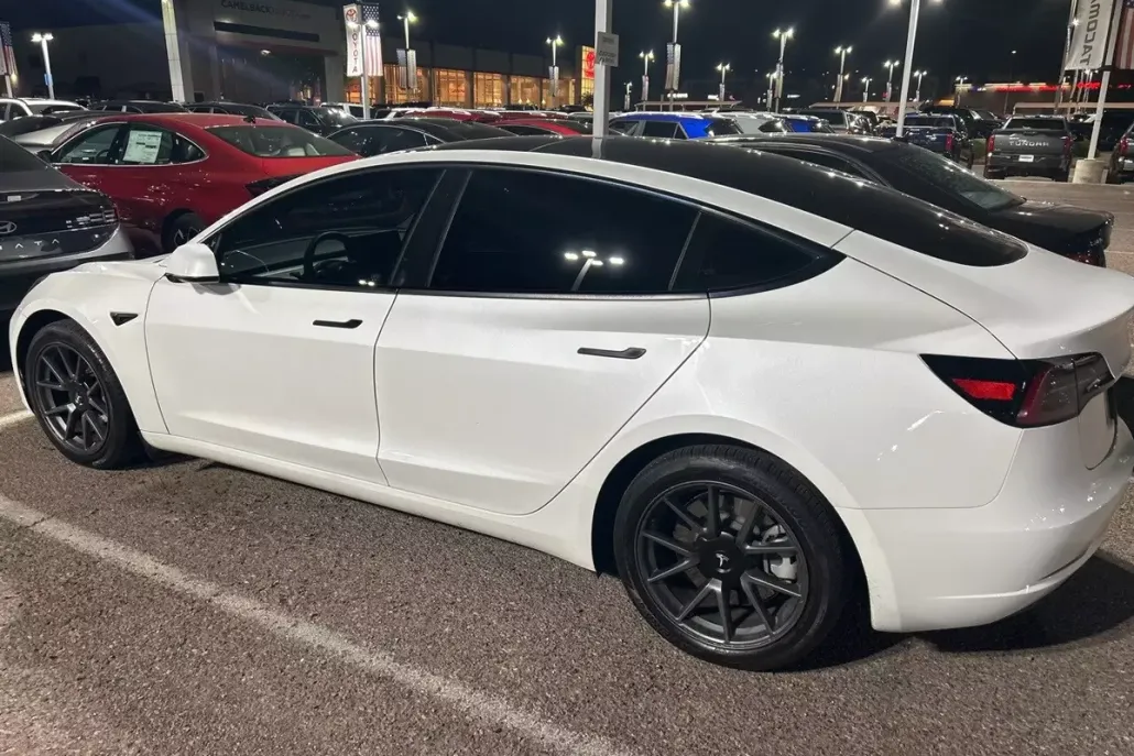 2023 Tesla Model 3 photo 1