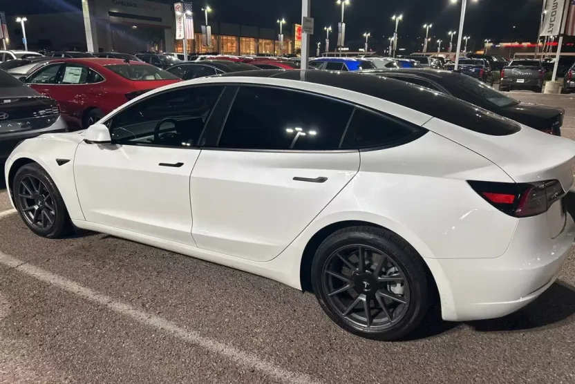 2023 Tesla Model 3 photo 1