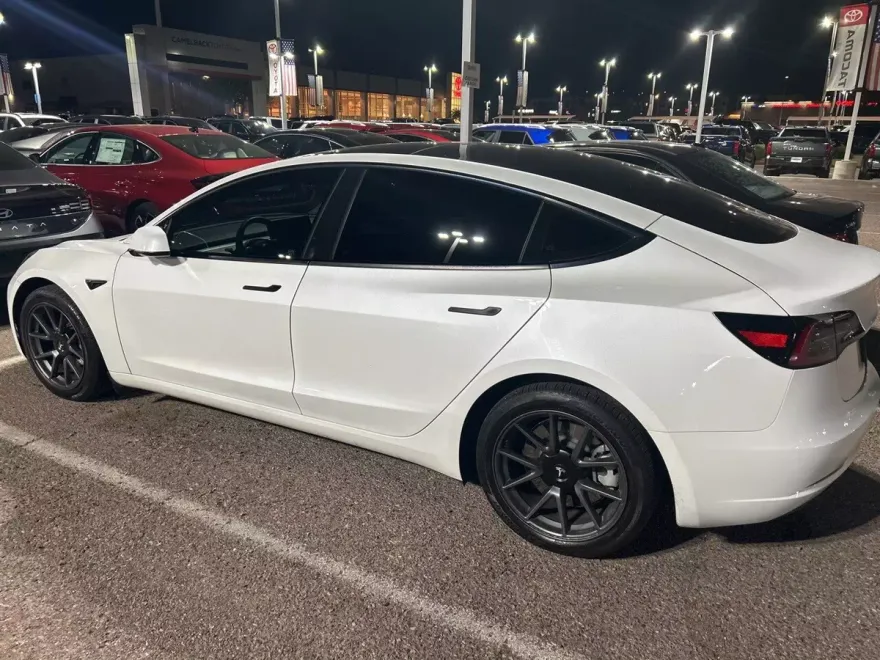 2023 Tesla Model 3 photo 1