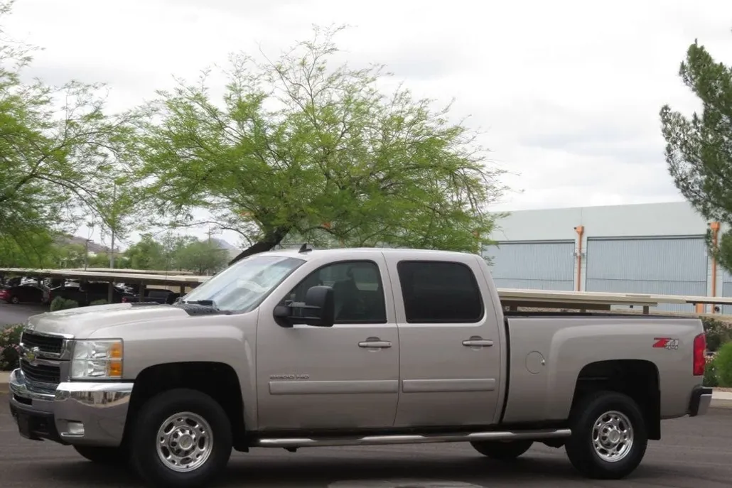 2008 Chevrolet Silverado LT photo 1