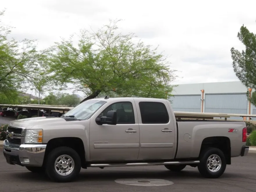 2008 Chevrolet Silverado LT photo 1