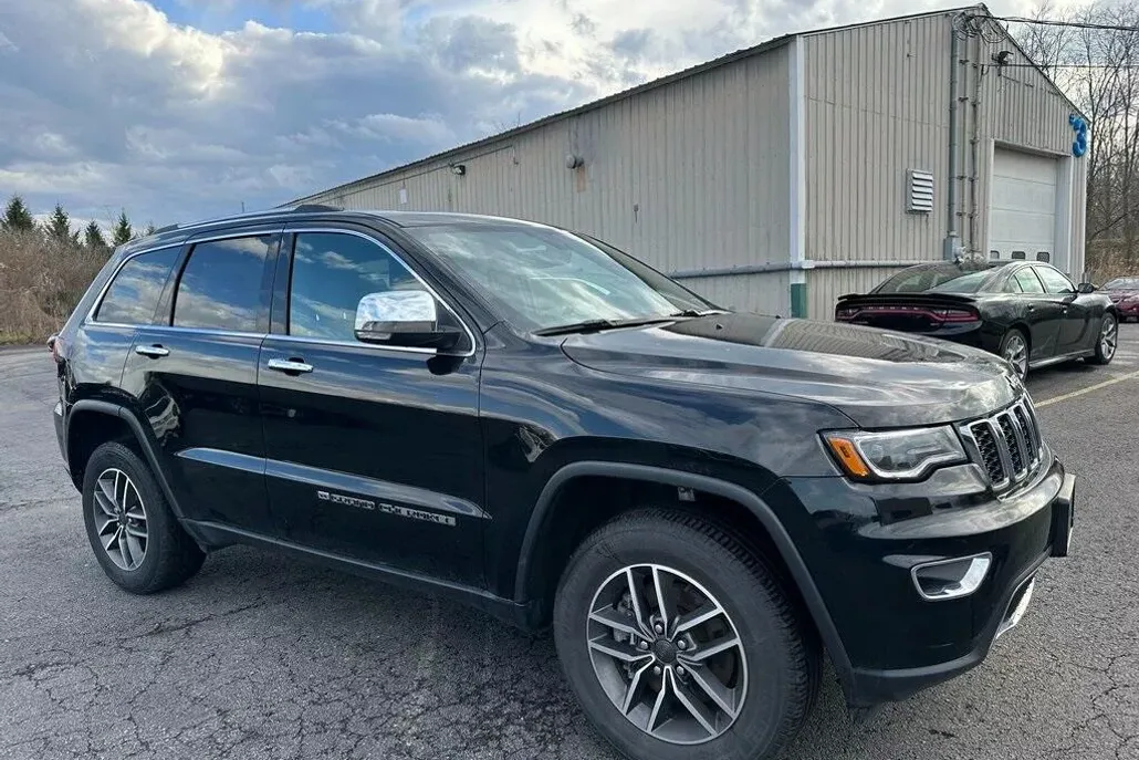 2022 Jeep Cherokee Limited photo 1
