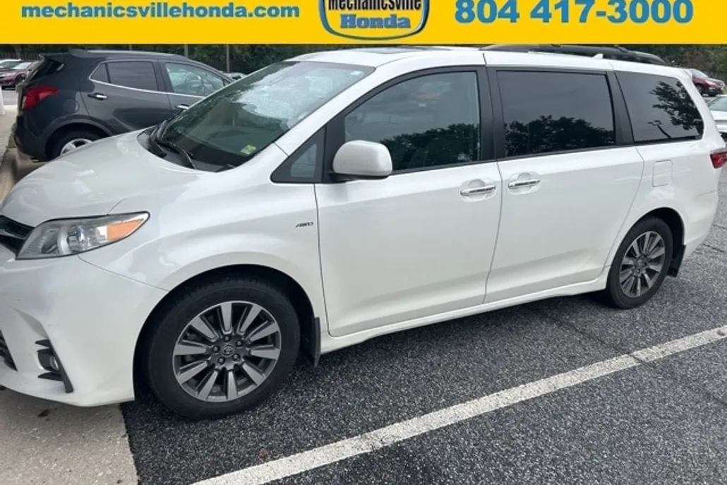 2020 Toyota Sienna XLE photo 1