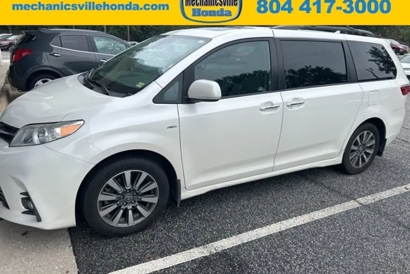 2020 Toyota Sienna XLE photo 1