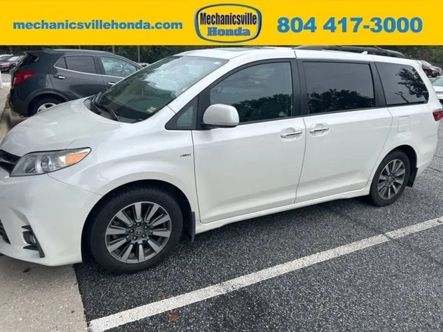 2020 Toyota Sienna XLE photo 1