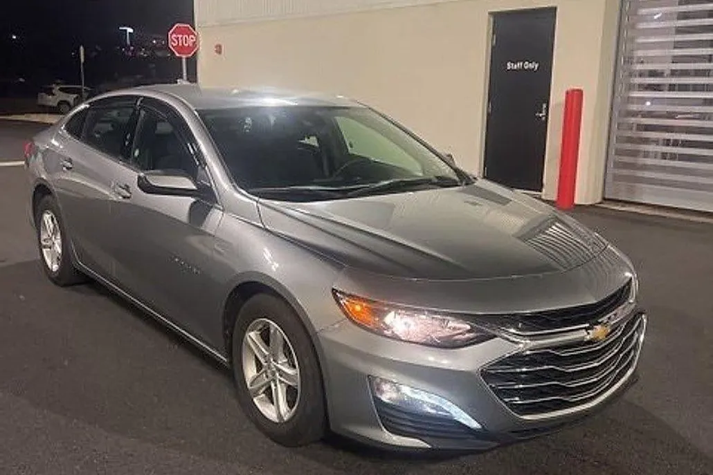 2024 Chevrolet Malibu 1LT photo 1