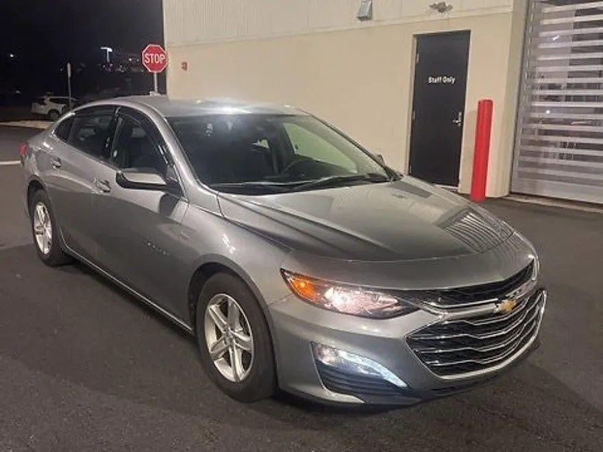 2024 Chevrolet Malibu 1LT photo 1