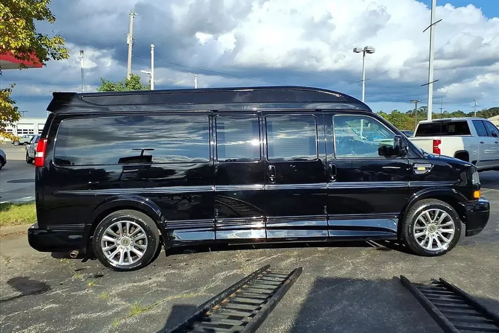 2019 Chevrolet Express Cargo 2500 Base photo 1