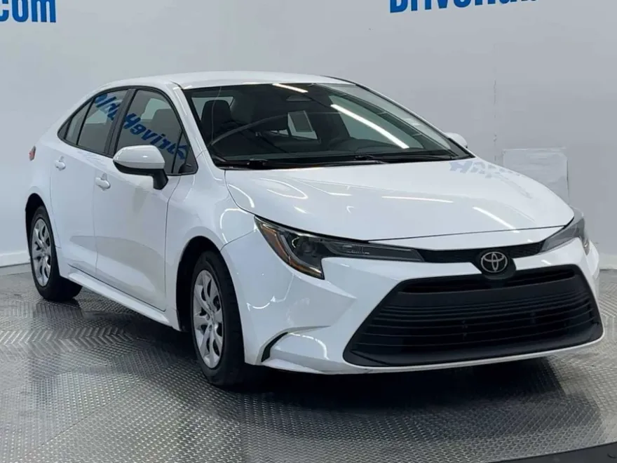 2023 Toyota Corolla LE photo 1