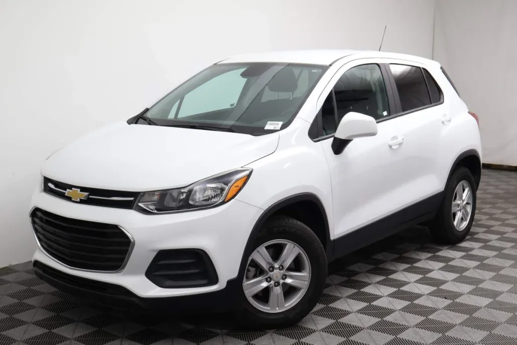 2022 Chevrolet Trax LS photo 1