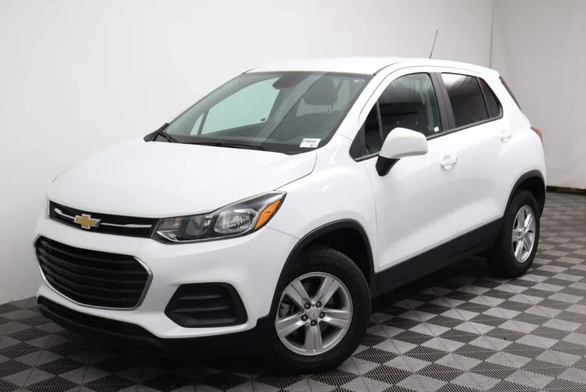 2022 Chevrolet Trax LS photo 1