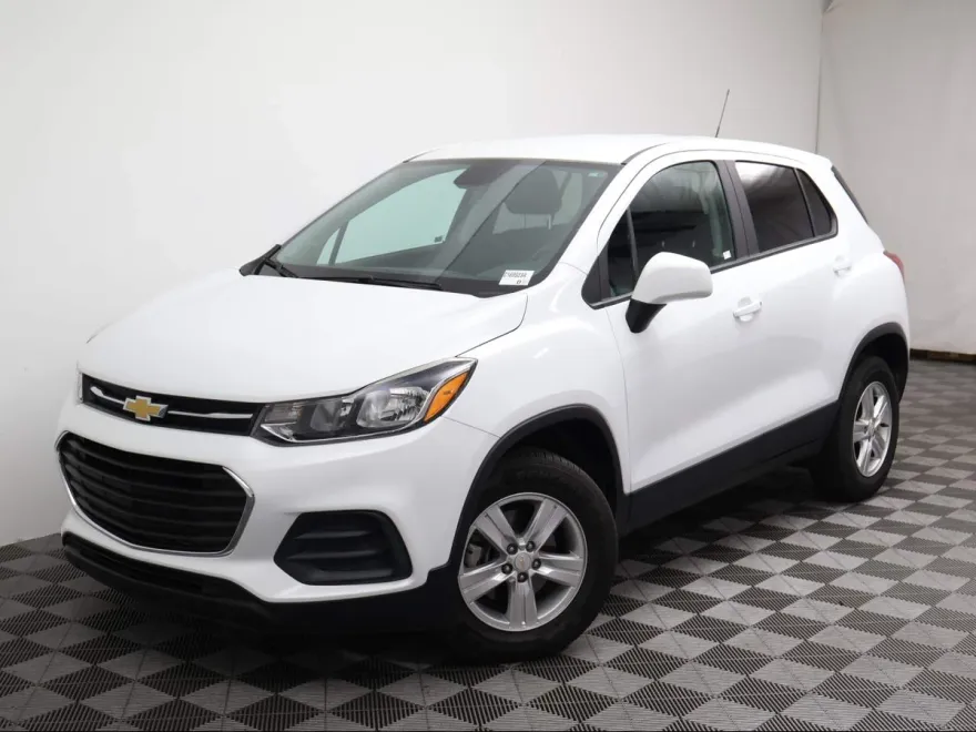 2022 Chevrolet Trax LS photo 1