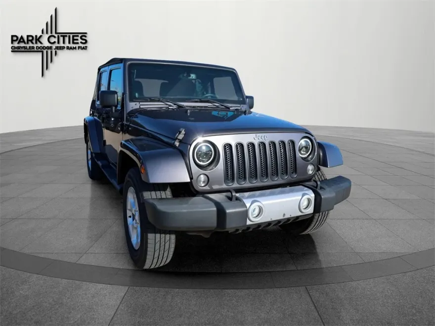 2014 Jeep Wrangler Unlimited Sahara photo 1