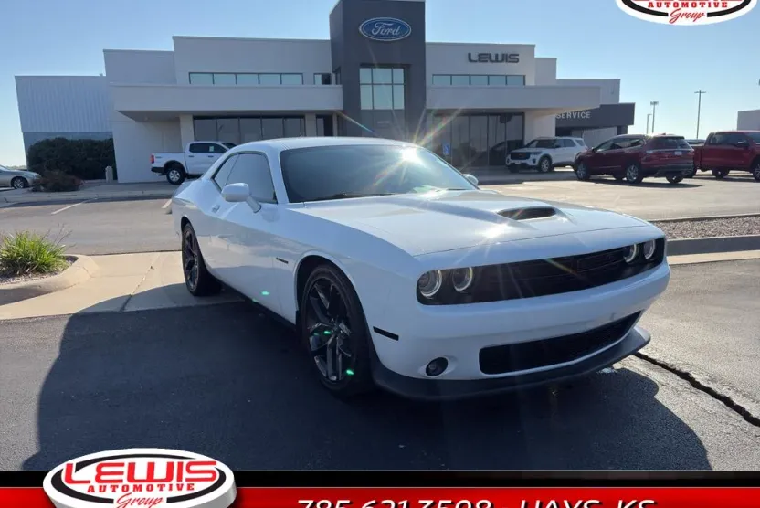 2022 Dodge Challenger R/T photo 1