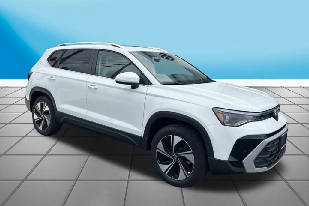 2025 Volkswagen Taos SE photo 1