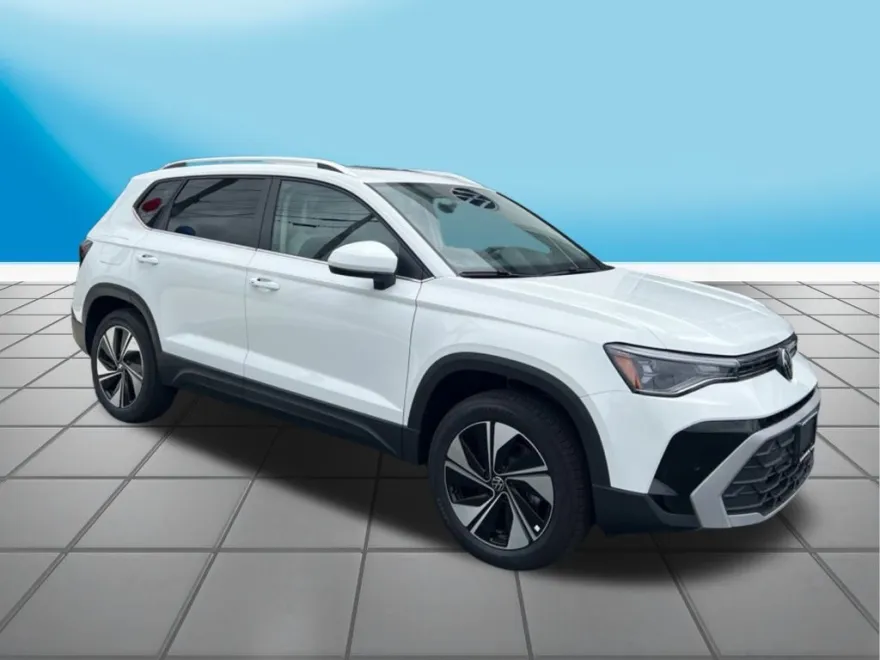 2025 Volkswagen Taos SE photo 1