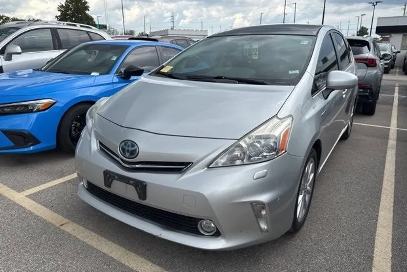 2013 Toyota Prius Two photo 1