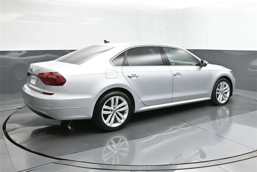 2018 Volkswagen Passat 2.0T SE photo 1