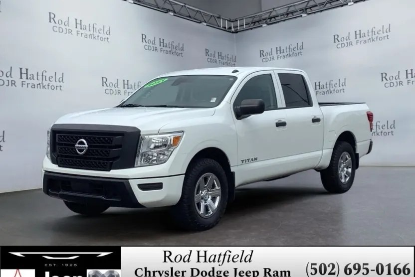 2021 Nissan Titan Crew Cab S photo 1