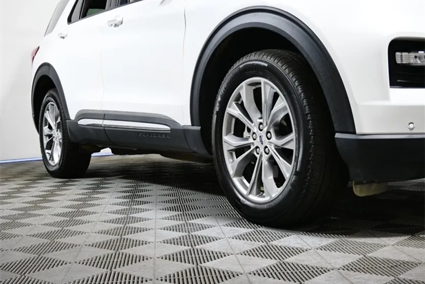 2023 Ford Explorer Limited photo 1