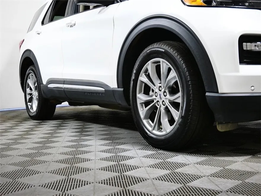 2023 Ford Explorer Limited photo 1