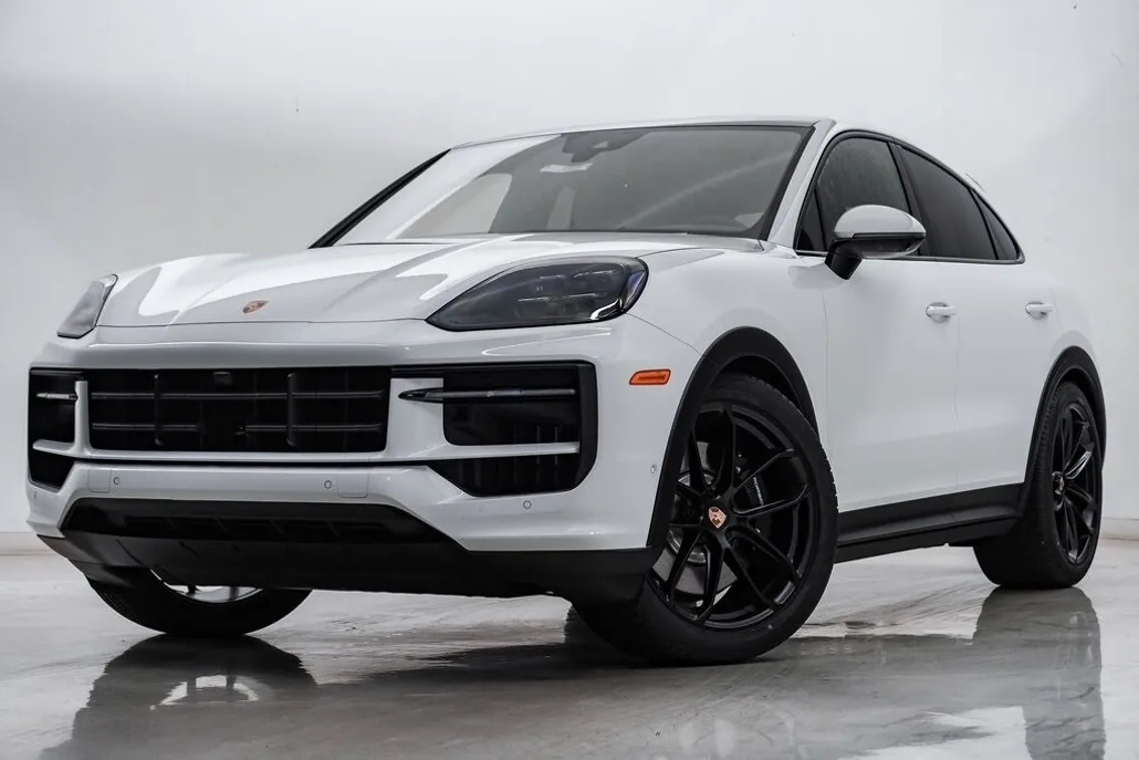 2025 Porsche Cayenne GTS Coupe photo 1