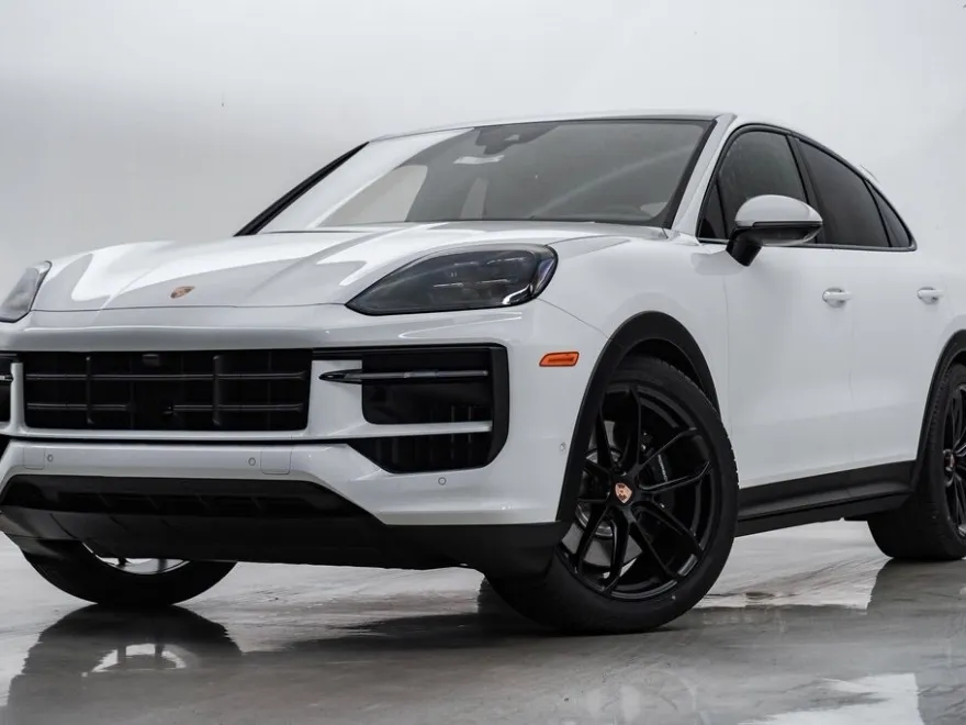 2025 Porsche Cayenne GTS Coupe photo 1